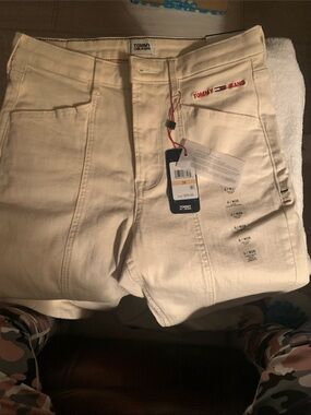 Tommy Hilfiger High Rise Flare 6/28 cream colored jeans